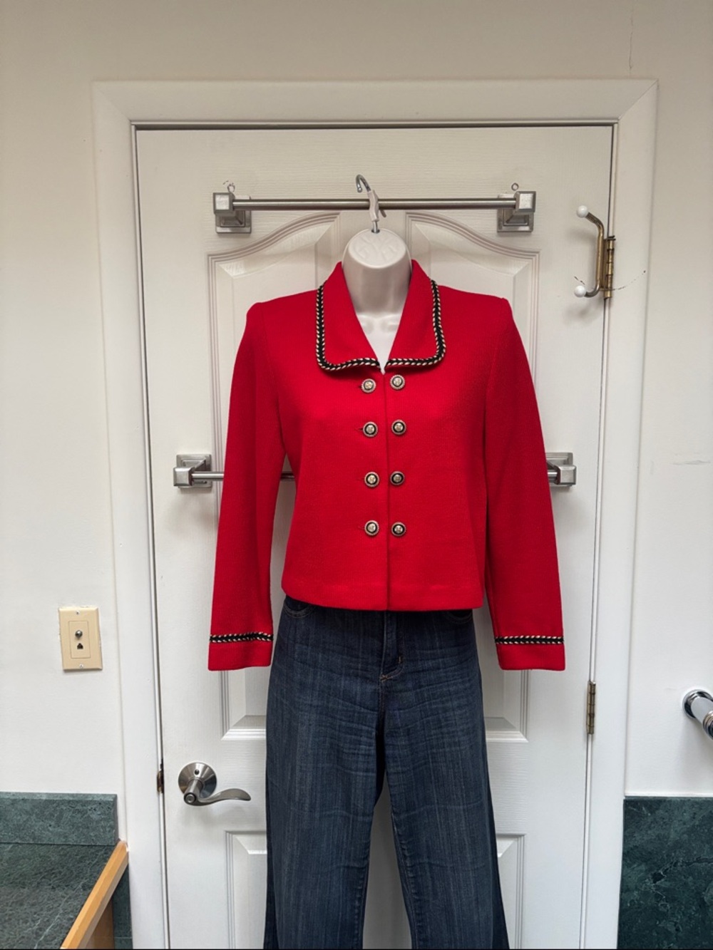 Jessica Howard vintage cropped red blazer with a double-breasted button closure